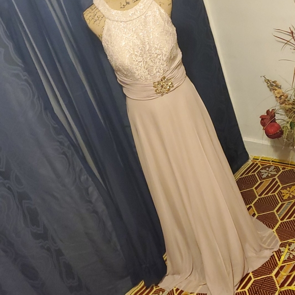 Beautiful mother of the bride - Picture 3 of 12